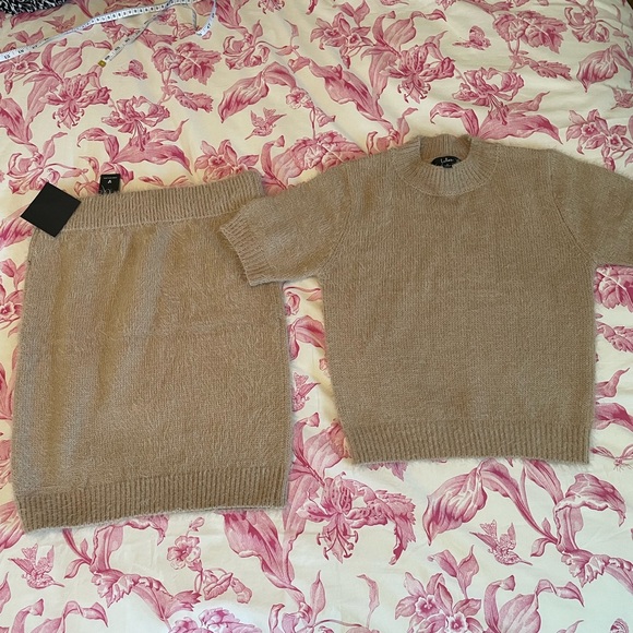 Lulus Sweaters - Lulu’s 2 piece set - Top and Skirt - Light Tan Color